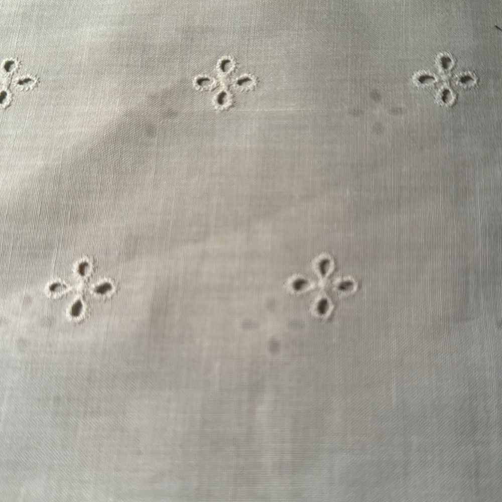 Vintage Eyelet Dresser Table Runner - Picture 3 of 3